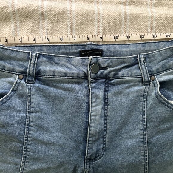 Universal Standard Whitney Super High Rise Seam Tapered Leg Jeans, DISCONTINUED - Picture 4 of 5